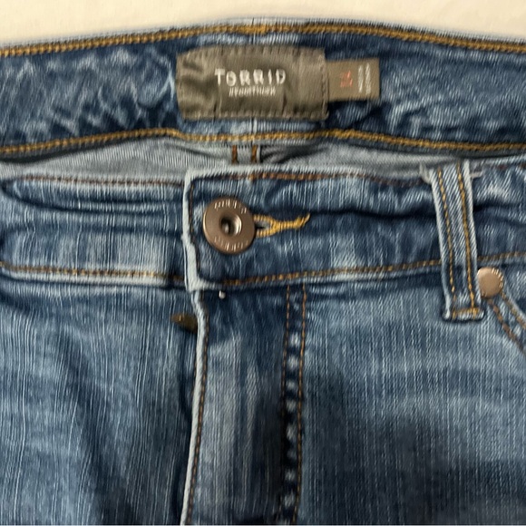 Torrid Star Print Denim Shorts size 14 - Picture 2 of 4